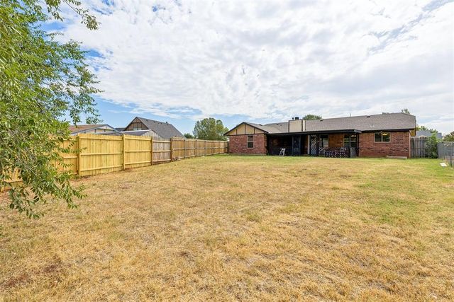 529 S Silver Drive, Mustang, OK 73064