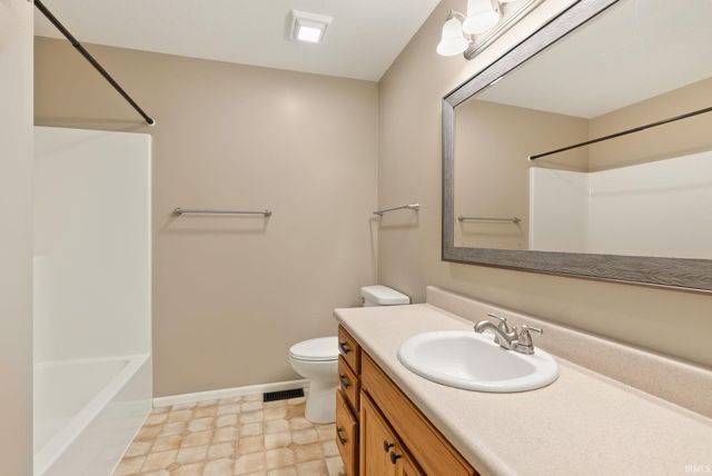 11925 Dark Hollow Court, Fort Wayne, IN 46818