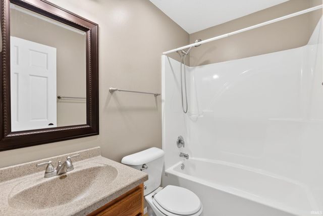 11925 Dark Hollow Court, Fort Wayne, IN 46818