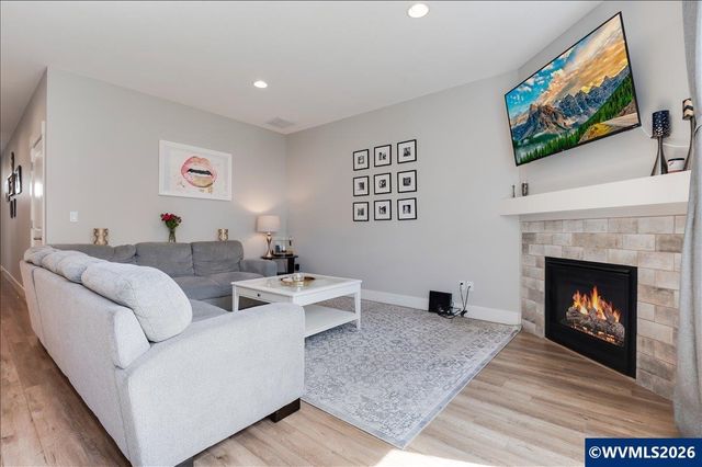 2754 Inna Av NW, Salem, OR 97304