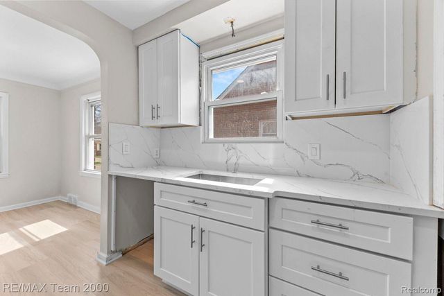 1815 KINGSBURY Avenue, Dearborn, MI 48128