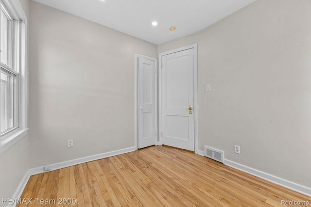 1815 KINGSBURY Avenue, Dearborn, MI 48128