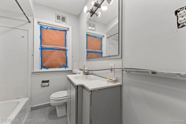 1815 KINGSBURY Avenue, Dearborn, MI 48128