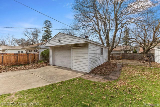 1815 KINGSBURY Avenue, Dearborn, MI 48128