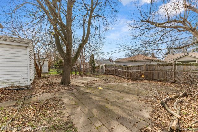 1815 KINGSBURY Avenue, Dearborn, MI 48128