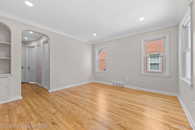 1815 KINGSBURY Avenue, Dearborn, MI 48128