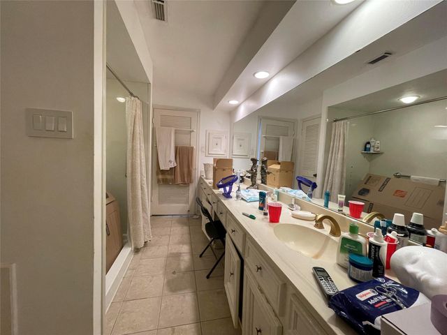 156 Old Bridge Lake, Houston, TX 77069