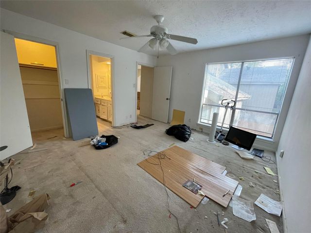 156 Old Bridge Lake, Houston, TX 77069