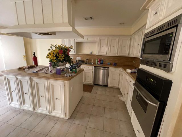 156 Old Bridge Lake, Houston, TX 77069