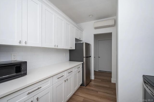 270 Garden Street b, Roslyn, NY 11577