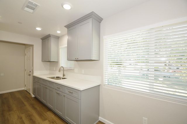 3422 E Michigan Avenue, Fresno, CA 93703