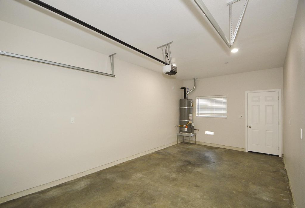 Image 15 of property listing at 3422 E Michigan Avenue, Fresno, CA 93703