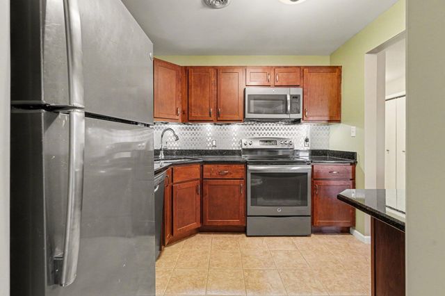 205 W Joliet Street 206, Schererville, IN 46375