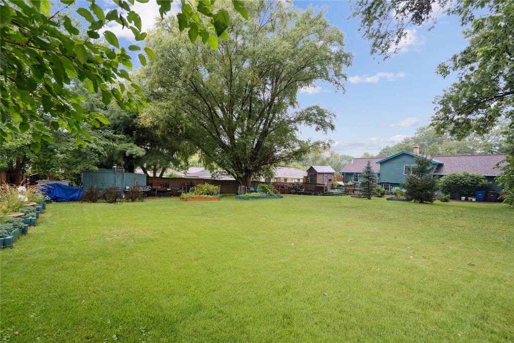 1616 Porter Avenue, Des Moines, IA 50315