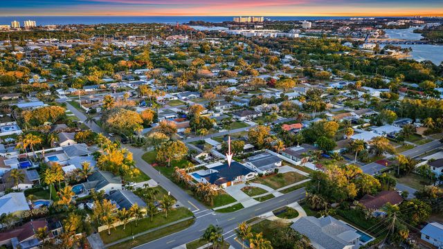 1607 Seabrook Road, Jupiter, FL 33469