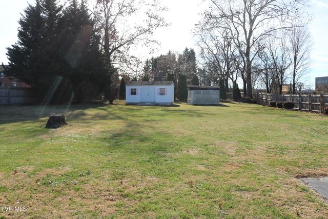 208 Brown Avenue, Johnson City, TN 37601