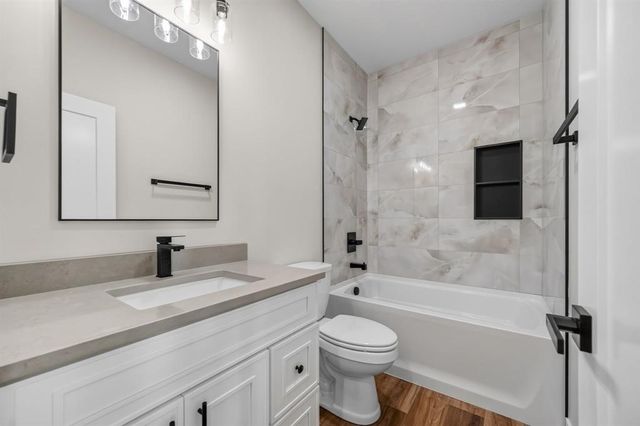 280 NW Copperleaf Court, Waukee, IA 50263