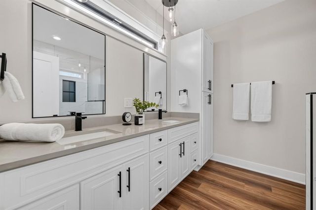 280 NW Copperleaf Court, Waukee, IA 50263