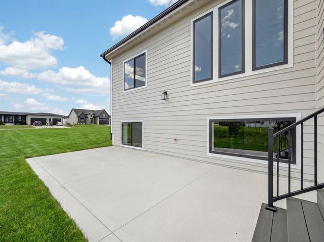280 NW Copperleaf Court, Waukee, IA 50263