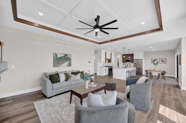 280 NW Copperleaf Court, Waukee, IA 50263