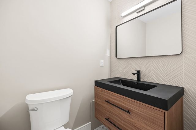 935 Washington St 8, Newton, MA 02460