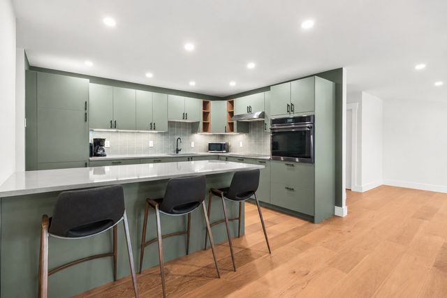 935 Washington St 8, Newton, MA 02460
