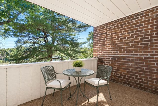 935 Washington St 8, Newton, MA 02460