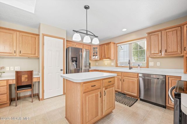 8004 Silverstone Drive, Waterville, OH 43566