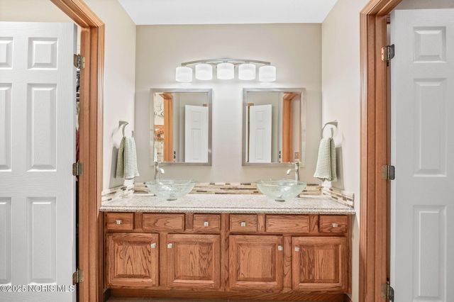 8004 Silverstone Drive, Waterville, OH 43566