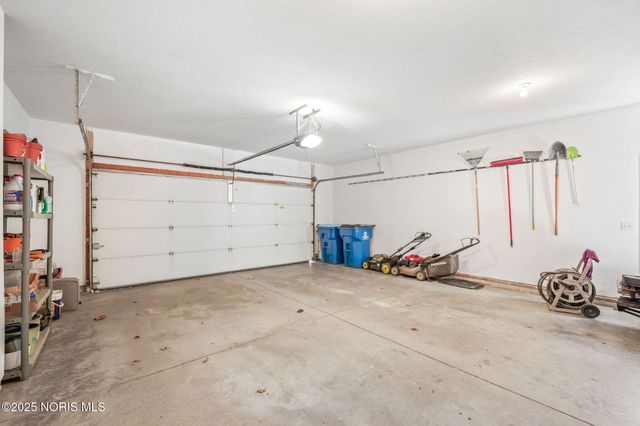 8004 Silverstone Drive, Waterville, OH 43566