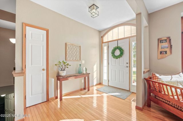 8004 Silverstone Drive, Waterville, OH 43566