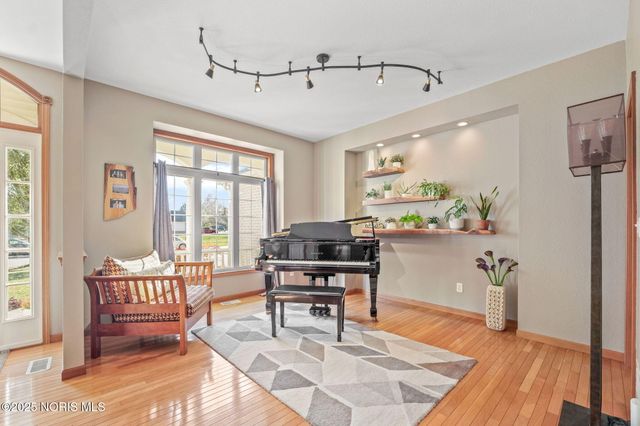 8004 Silverstone Drive, Waterville, OH 43566