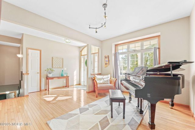 8004 Silverstone Drive, Waterville, OH 43566