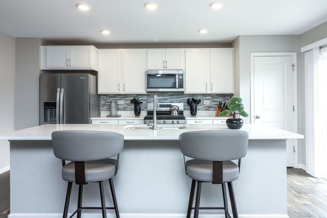 2084 Canyon Creek Court, Aurora, IL 60503