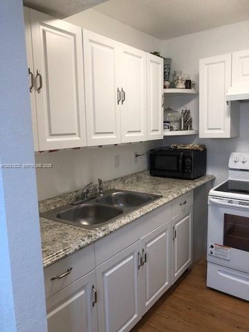 3061 NW 47th Ter 335B, Lauderdale Lakes, FL 33313