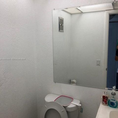3061 NW 47th Ter 335B, Lauderdale Lakes, FL 33313