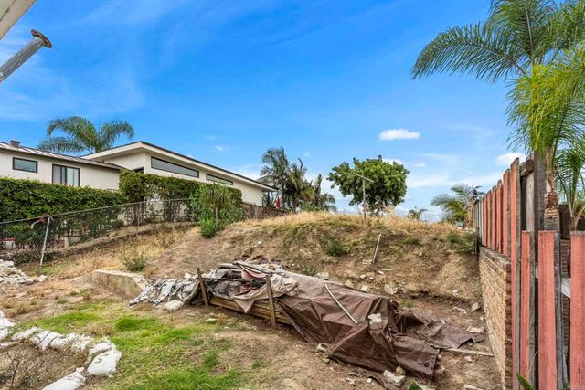 817 Juanita Street, Solana Beach, CA 92075