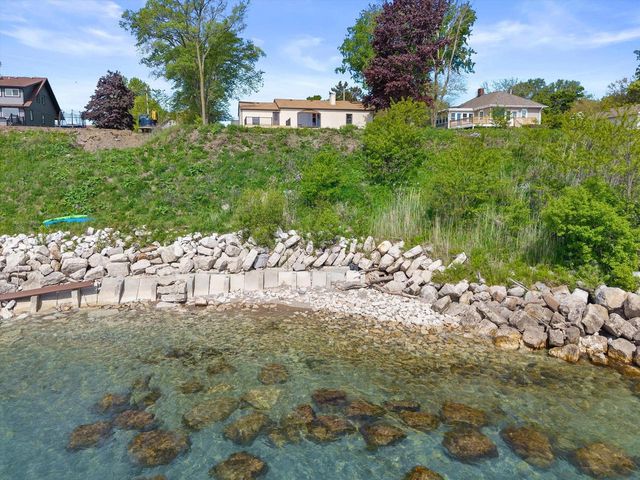 865 Sheridan ROAD, Kenosha, WI 53140