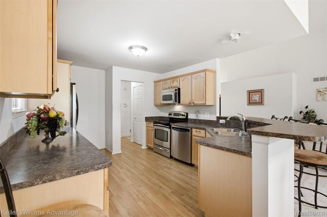 40781 Lenox Park Drive, Novi, MI 48377