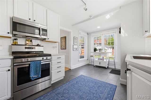 7049 Pershing Avenue, University City, MO 63130