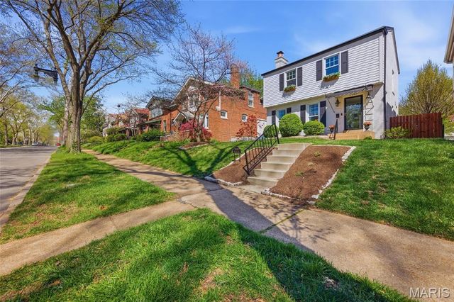 7049 Pershing Avenue, University City, MO 63130