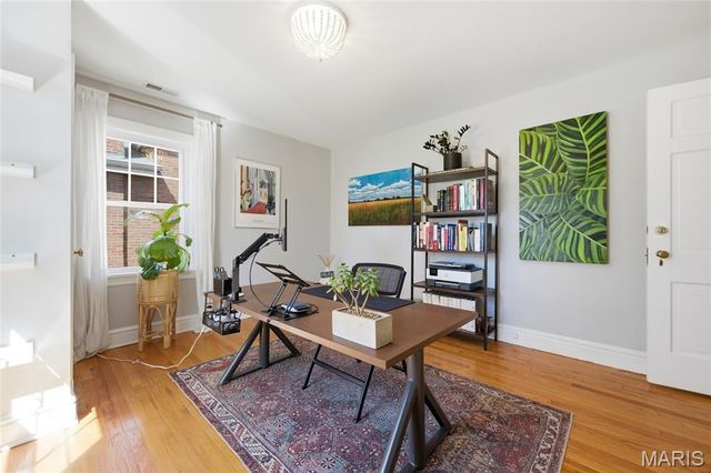 7049 Pershing Avenue, University City, MO 63130