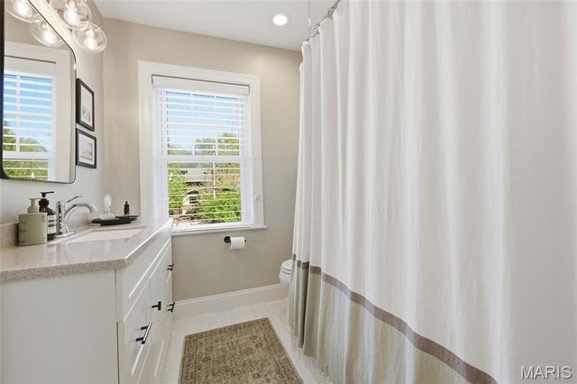 7049 Pershing Avenue, University City, MO 63130