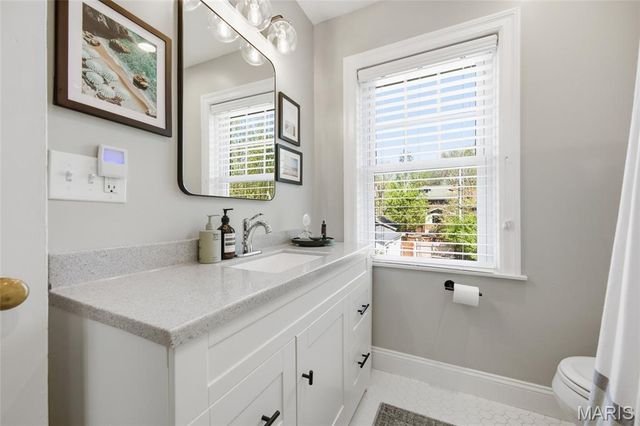 7049 Pershing Avenue, University City, MO 63130