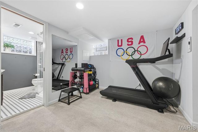 7049 Pershing Avenue, University City, MO 63130