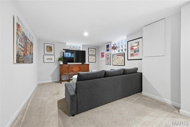 7049 Pershing Avenue, University City, MO 63130