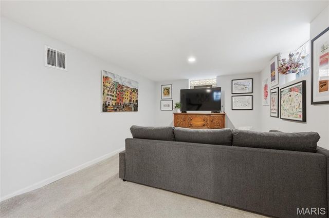 7049 Pershing Avenue, University City, MO 63130