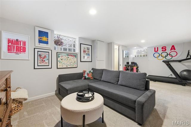 7049 Pershing Avenue, University City, MO 63130