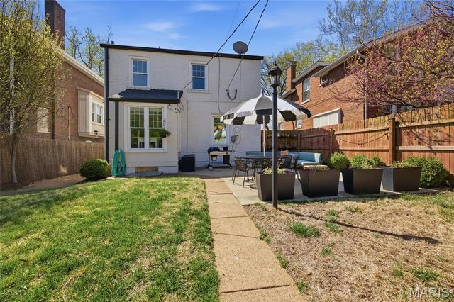 7049 Pershing Avenue, University City, MO 63130