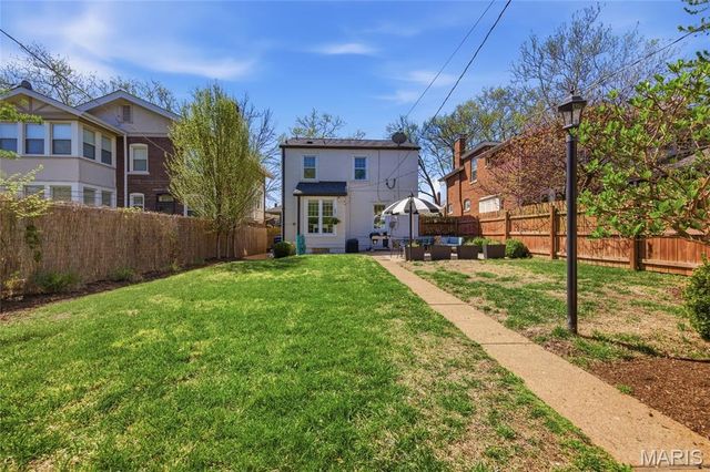 7049 Pershing Avenue, University City, MO 63130